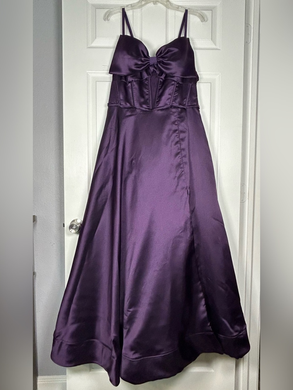 City Studio Deep Purple Gown 22W Bow Neckline Peek-a-Boo Cleavage Pockets (137)